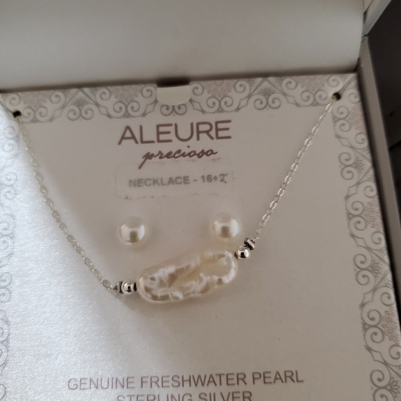 Aleure Freshwater Pearl Necklace and Earrings - Picture 2 of 5
